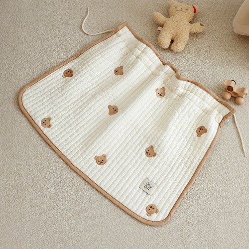 Korean Ins style thickened quilted cotton embroidered curtain bear light blocking heat insulation suction cup universal car sunshade