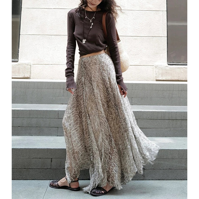 2025 Super Hot Autum Korean Style Outfit, Fashionable and Age-Reducing Brown T-Shirt Printed Skirt Suit