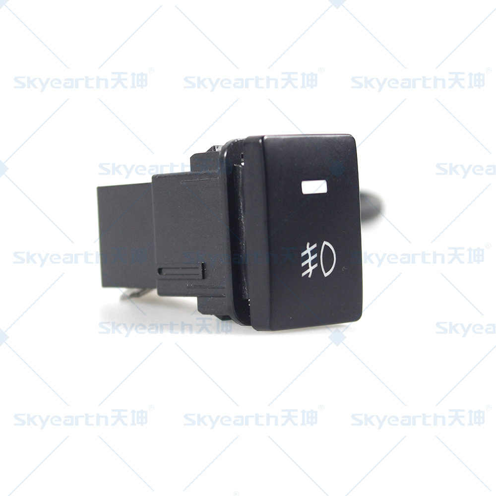 Adecuado para el viejo estilo dominante Reiz FJ Cool Road Ze agujero reservado modificado registrador de luz de conducción diurna botón de interruptor de luz antiniebla