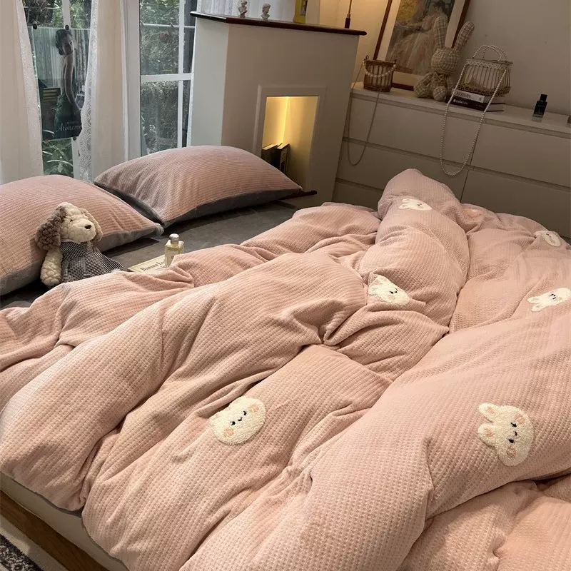 ins冬季加厚华夫格牛奶绒刺绣粉色小兔兔床上1.8四件套小红书爆款