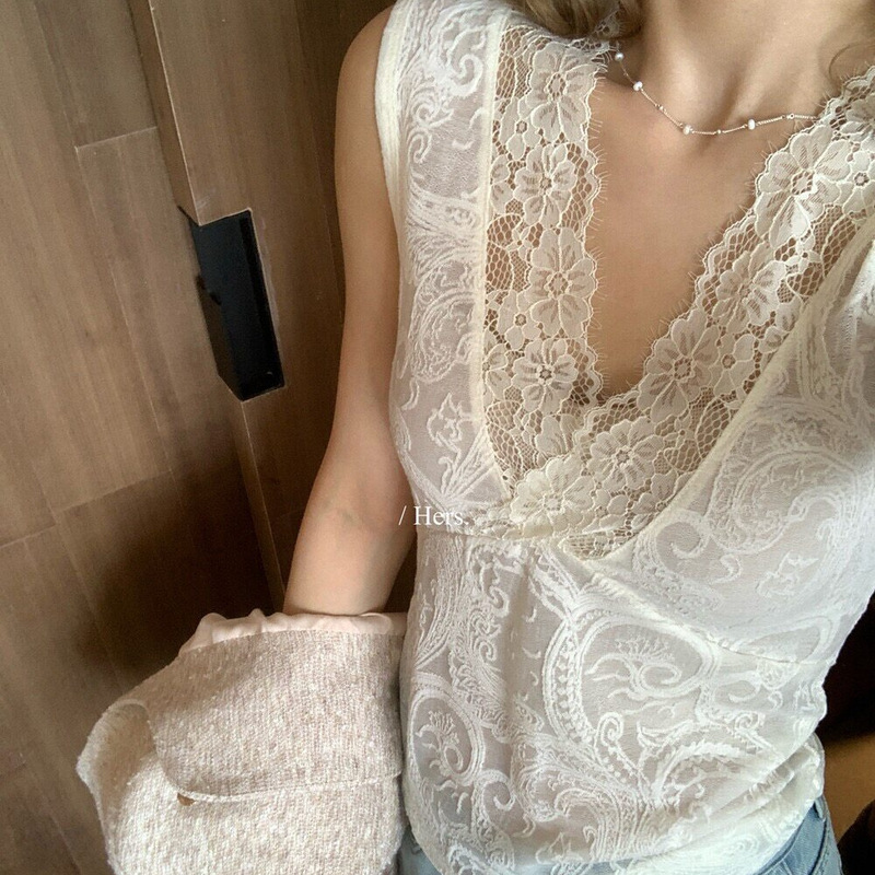 A Spoonful of Sweetness Hers Spring and Summer Elegant V-Neck Lace Layered Top New Style Gentle Sleeveless Base Shirt for Women