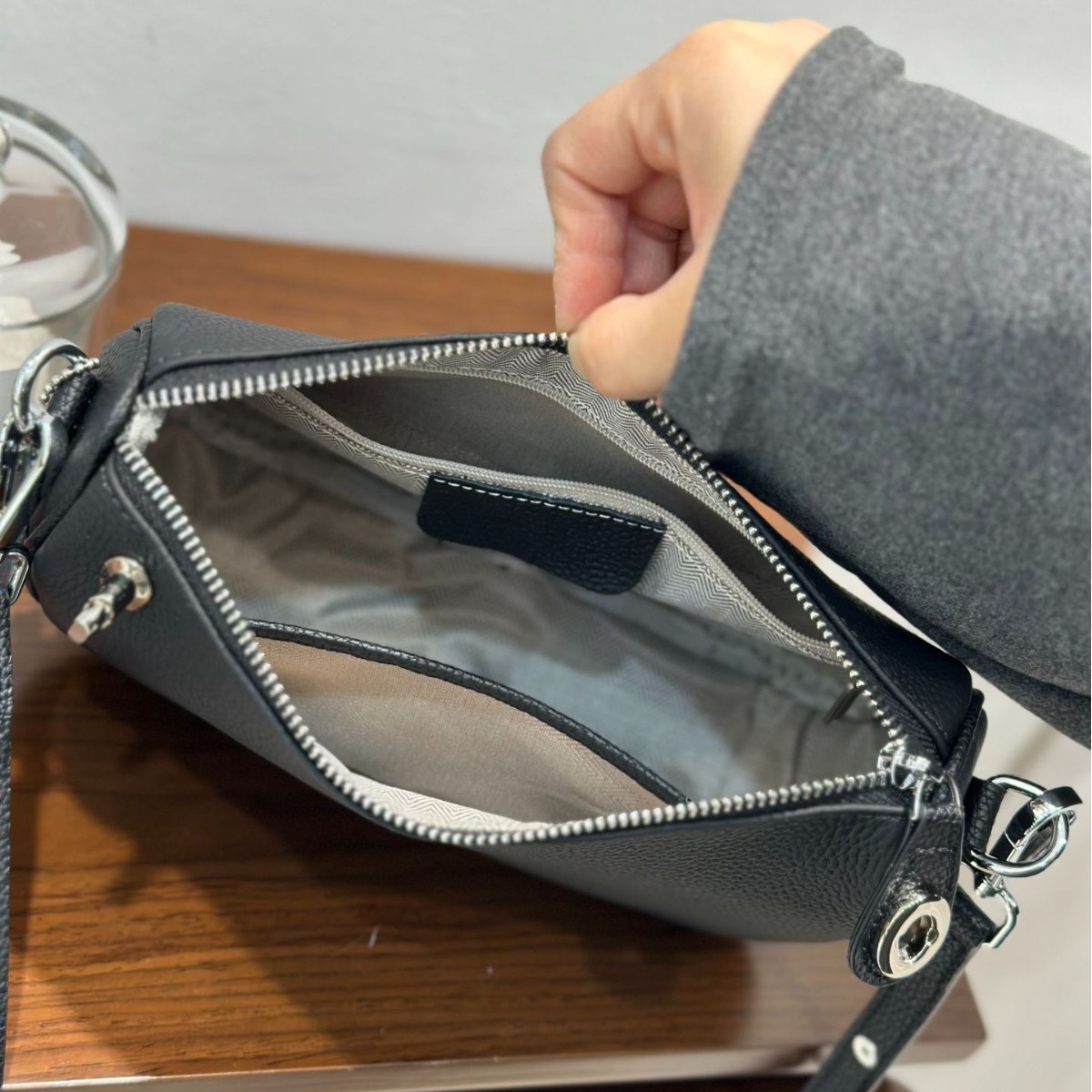 Luxury Women's Underarm Bag 2025 New Arrival Single Shoulder Crossbody Bag Baguette Bag Versatile Retro Soft Leather Trendy Factory Direct - Thumbnail 4