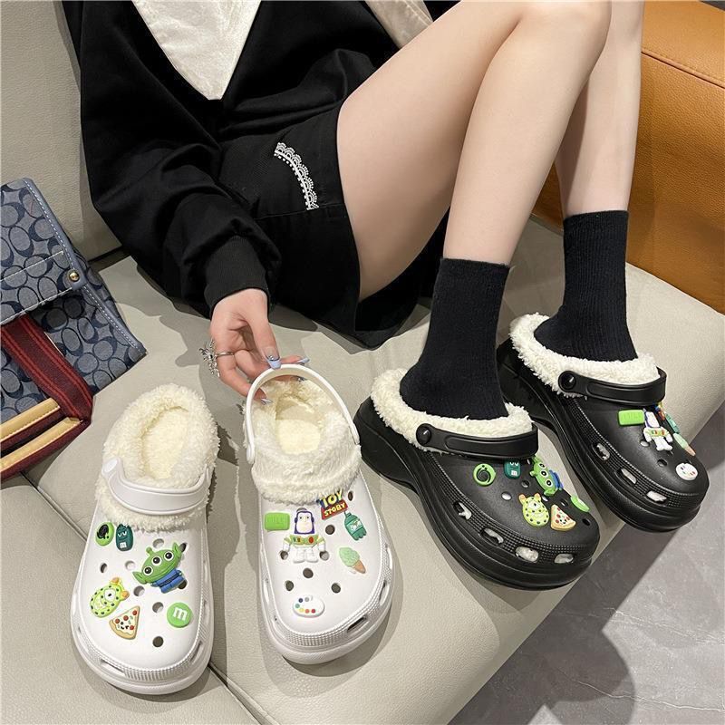 Hole Shoes Winter fleece-lined Women's Cotton Thick Sole All-match Non-slip Student Dormitory Warm Outer Wear Couple's Cute Slippers Hole Shoes Winter fleece-lined Women's Cotton Thick Sole All-match Non-slip Student Dormitory Warm Outer Wear Couple's Cute Slippers
