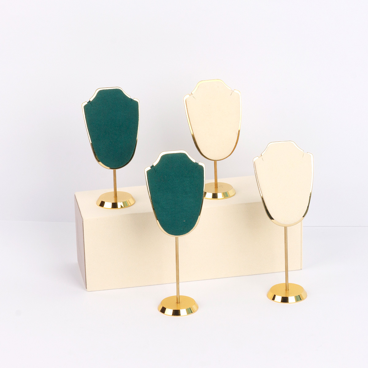 ά�ظߵ������޲�����չʾ���鱦���μ���Ʒ�������ɰڼ���������