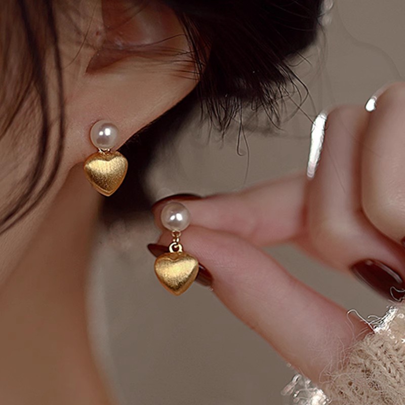 Sucré Forme De Cœur Le Cuivre Placage Incruster Perle D'eau Douce Boucles D'oreilles 1 Paire display picture 1