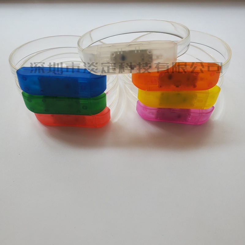 Venta al por mayor controlado por voz LED pulsera luminosa botón TPU flash muñeca Correa vibración atmósfera niños pulsera luminosa