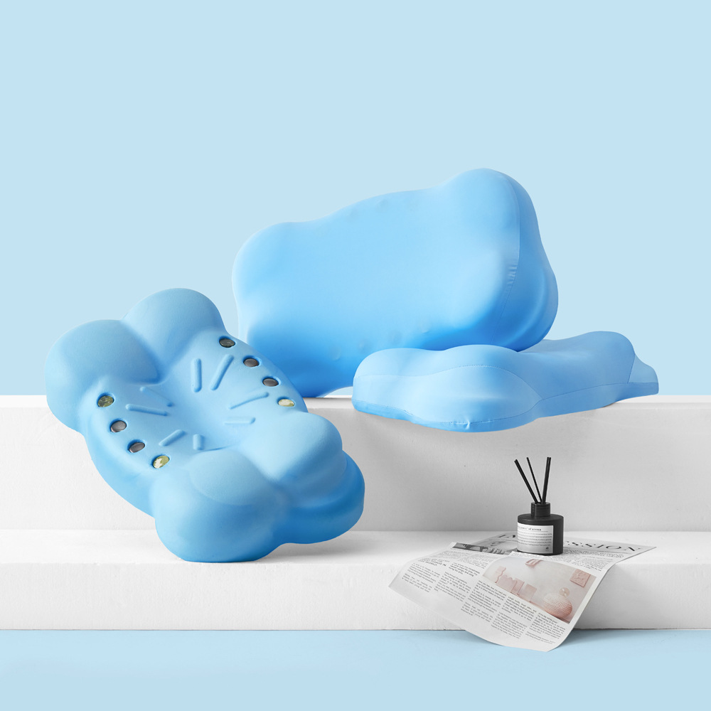 작은 파란색 구름 목 베개