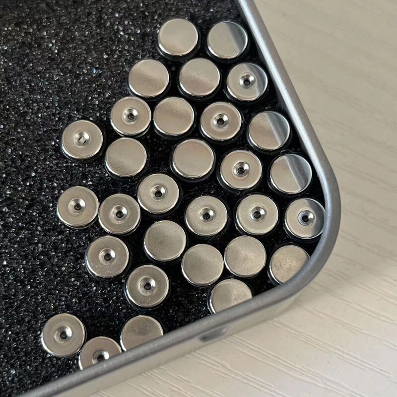 Titanium Steel Round Disc Threaded Ear Studs, Ear Plugs, Non-Allergenic Screw-On, Sleep-Friendly, No Need to Remove, Original Design Accessories