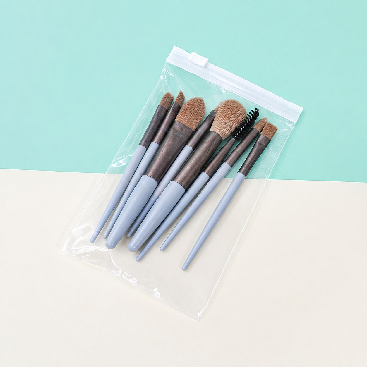 Juego de brochas de maquillaje mini de 8 piezas en stock con cerdas suaves para principiantes, incluye brocha para sombra de ojos y brocha para base, juego completo de herramientas de belleza al por mayor.
