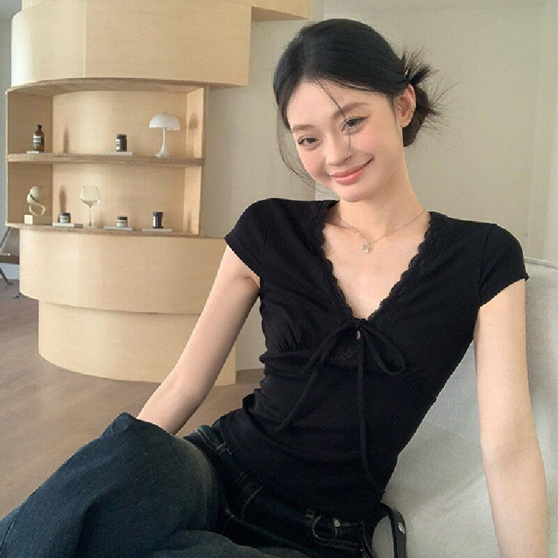 Korean-Style Black V-Neck Tie Short-Sleeve T-Shirt for Women, Regular Shoulder, Summer 2026, Short Slim-Fit Unique and Beautiful Top for Women
