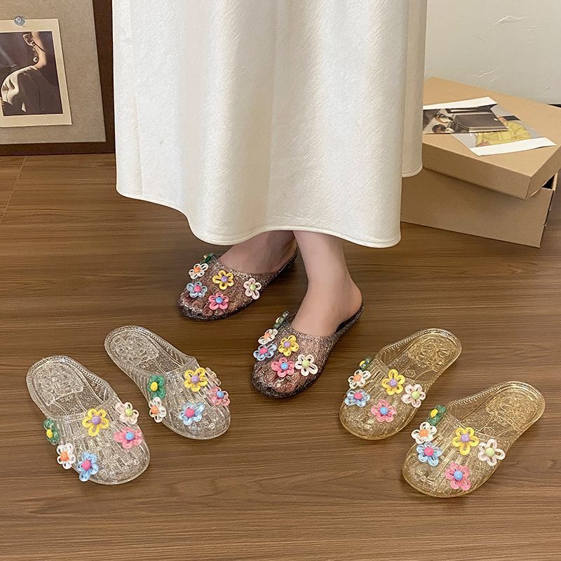 Fashionable comfortable summer women's slippers