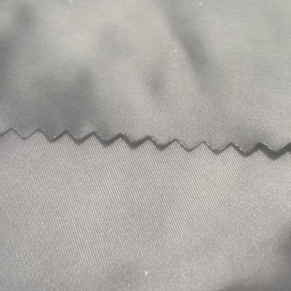 优惠供应2/2斜纹T400 原料50D*50DT400 服装里料装饰用布料纬有弹