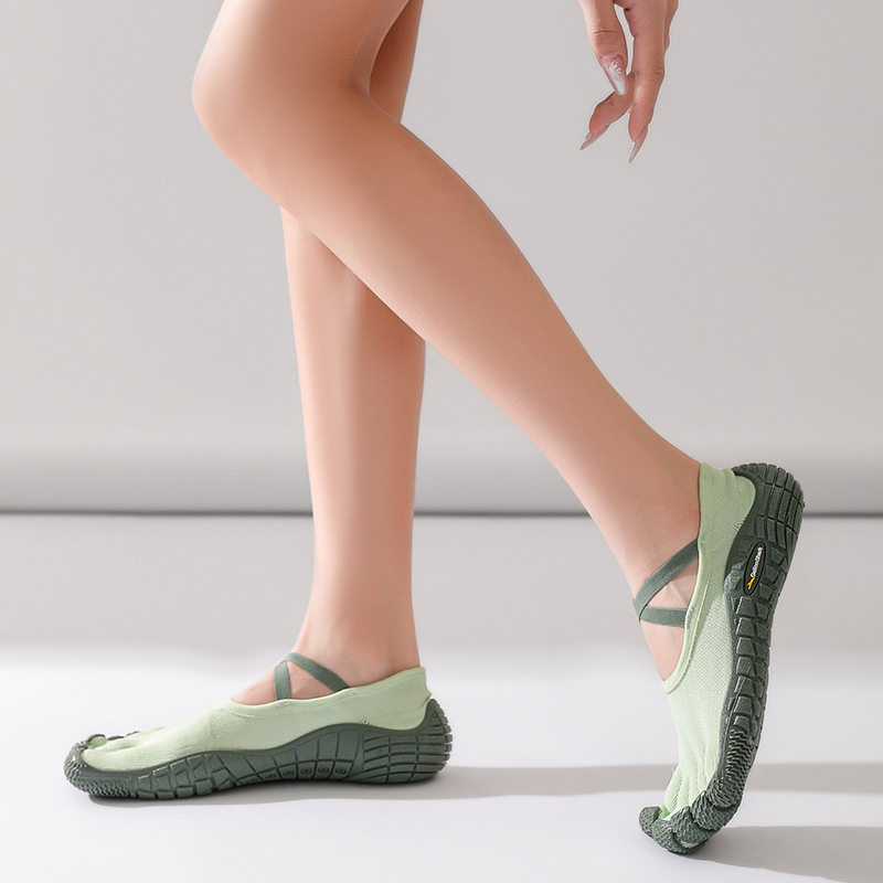 Indoor mute fitness shoes non-slip soft bottom yoga shoes dance aerobics lace-up five-finger shoes breathable light comfortable training shoes