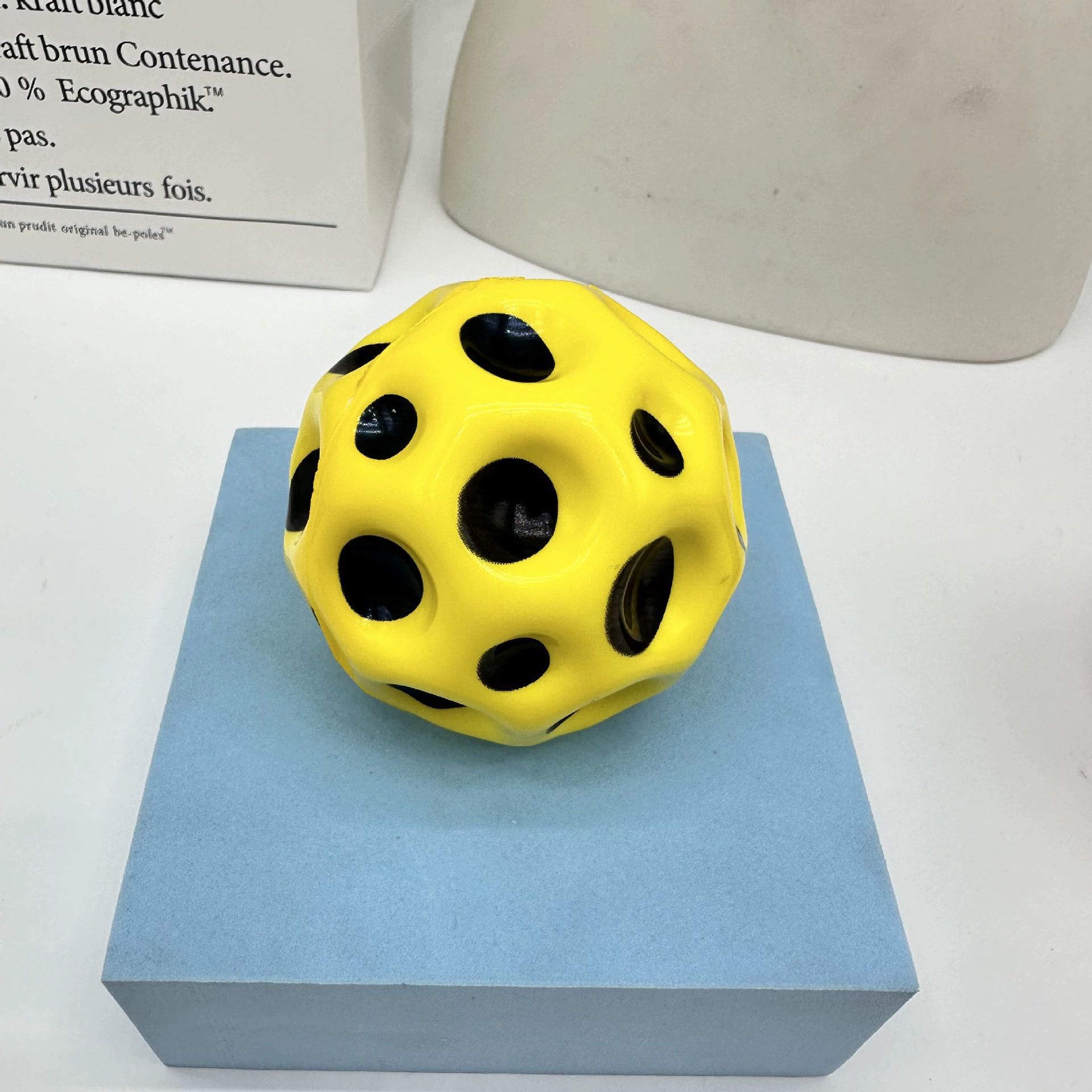 Venta caliente transfronteriza 7CM espuma PU bola de estrés estiramiento brillante baloncesto pequeño descompresión para niños juguete de ventilación rugby image 23