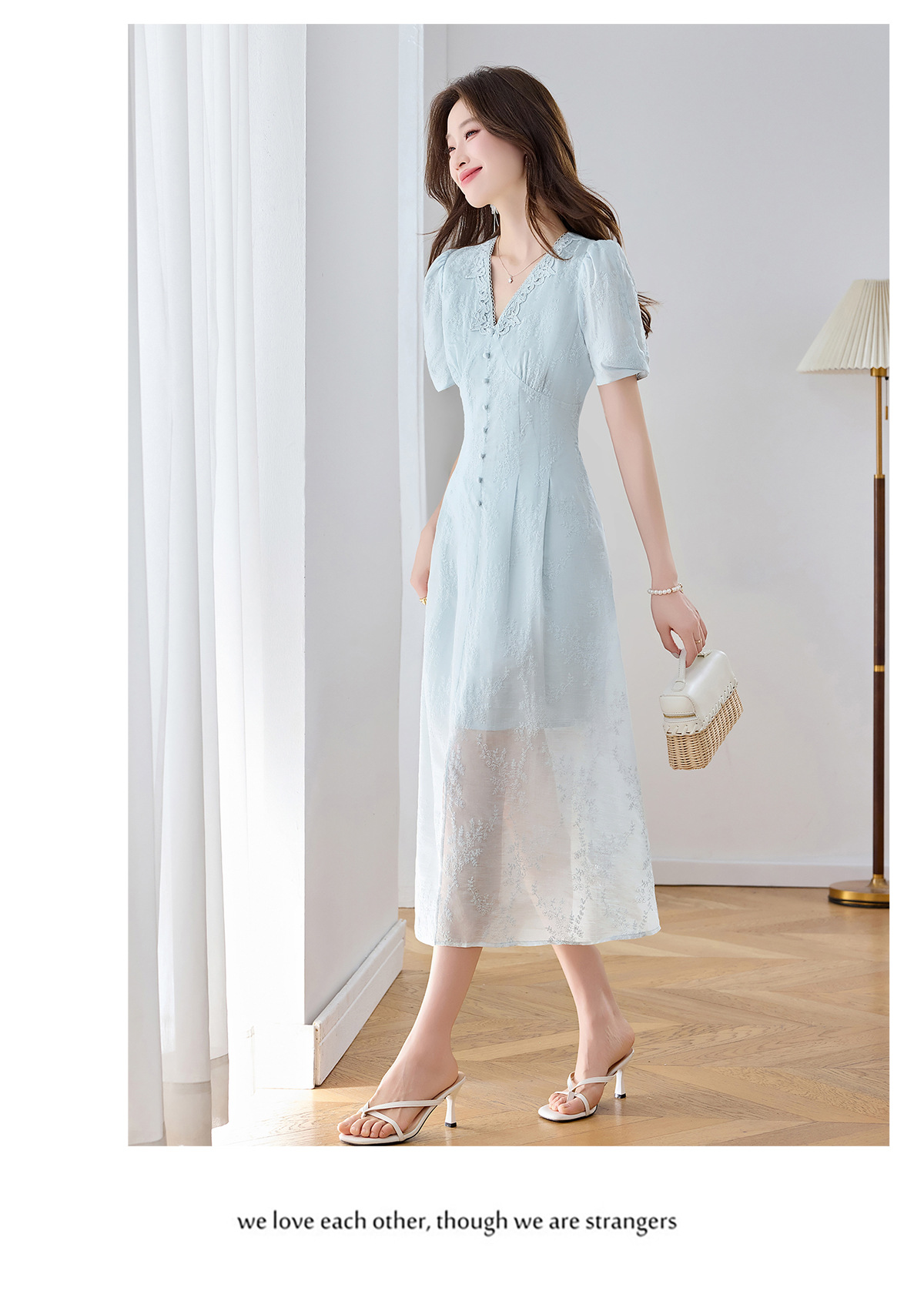 Đầm maxi nữ thêu hoa cổ V thắt eo phong cách cổ điển dài — màu xanh nhạt, màu sắc chi tiết 12