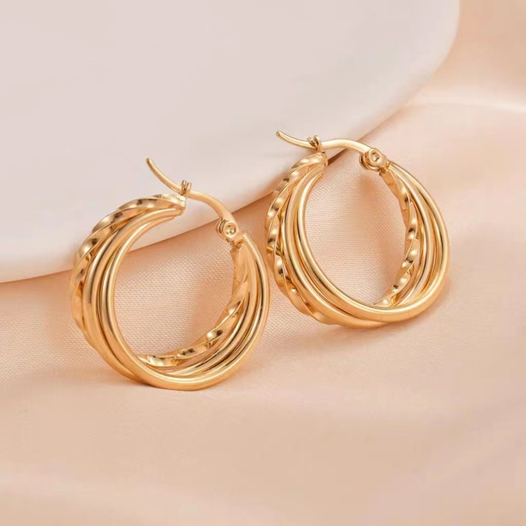 1 Par Elegante Giro Enchapado Acero Titanio Pendientes De Aro display picture 1