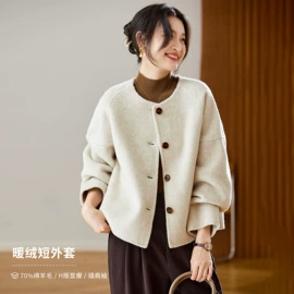 女式衬衫;休闲裤;女式马甲