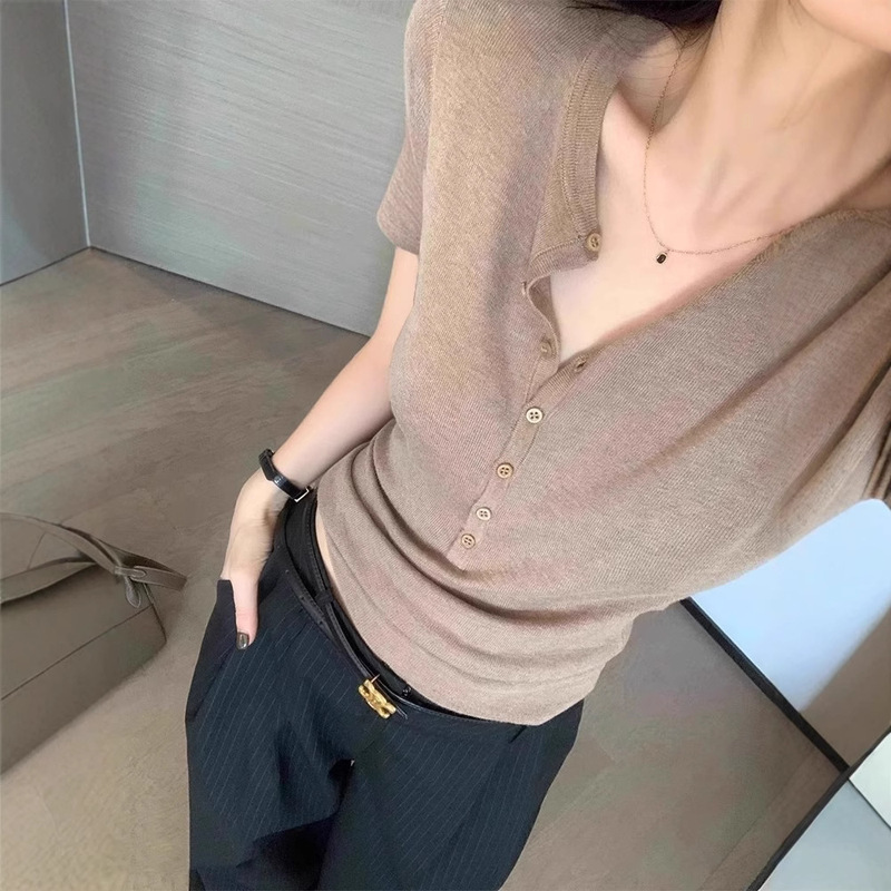 Senior Old Qian Feng Short-sleeved Knitted Sweater Women's Slim-fit Shoulder Top 2025 Summer khaki V-neck T-shirt Ice Silk Interior