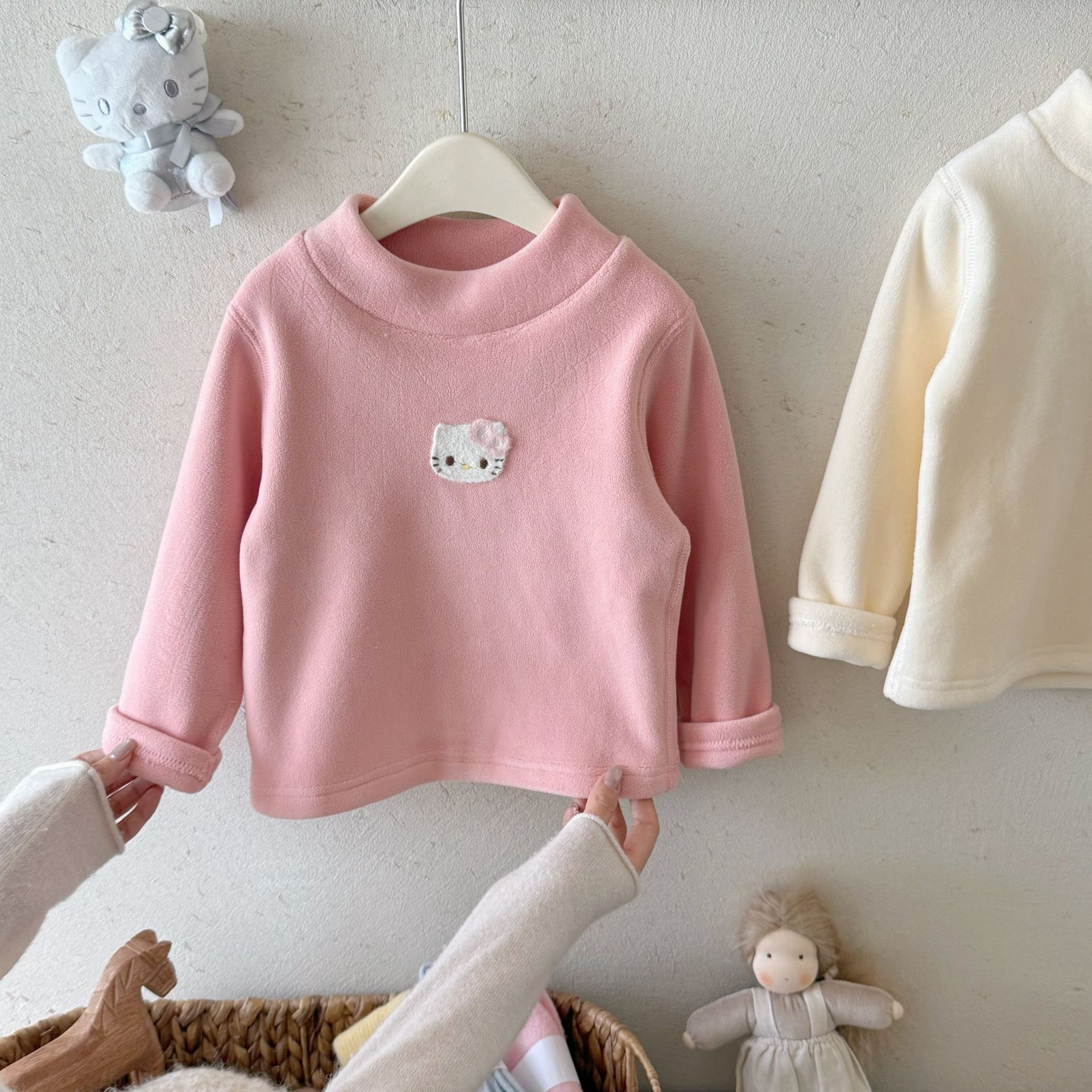 Camisas de base para niños otoño y invierno de vello sin hueso de dibujos animados, camisas para niños y niñas, cuello redondo grueso, ropa infantil de mangas largas