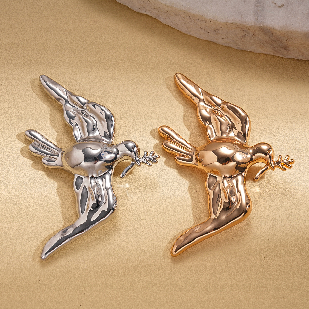 Europa y los Estados Unidos paisaje metal pájaro broche de diseño retro transfronterizo sensación de pin personalidad nicho accesorios de alta calidad mujer image 5