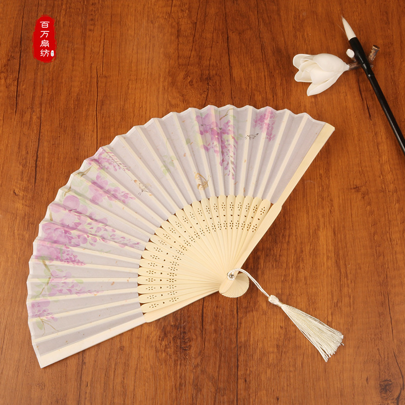 卸売りの扇風機の女性の中国風の時代劇の漢服の舞踊の扇風機の夏は日本式と扇風機の小さい絹布の扇子を身につけます。|undefined