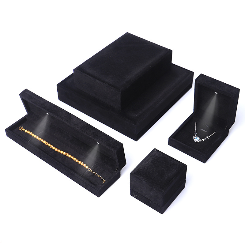 Transfronterizo de ángulo recto negro cuentas de terciopelo caja de joyas LED con lámpara colgante caja de anillo caja de joyas de oro al por mayor