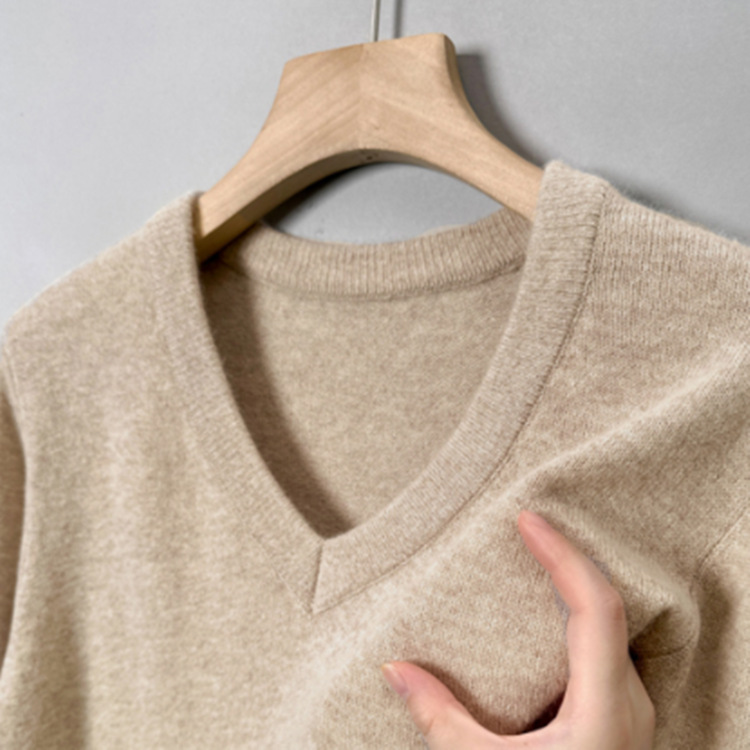 Heavyweight 500g Men's V-Neck Thick Knit Sweater, Warm Knitwear, Customizable for Dropshipping, High Elasticity and Warmth