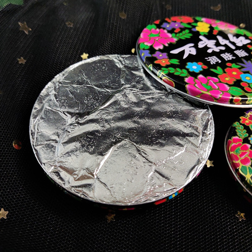 Nationalemerchandise A Thousand Colors and Red Radiance Hand Cream in Iron Box Snowflake Cream Anti-Crack Moisturizing Hand Cream Skincare Face Cream