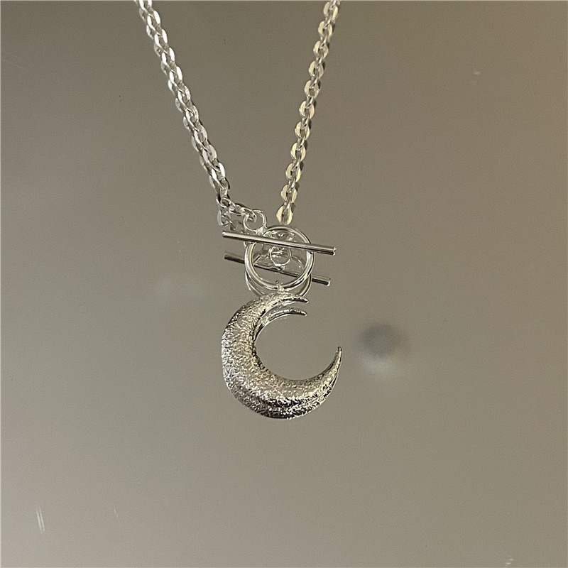 Nihaojewelry Retro Moon Ot Buckle Pendant Necklace Wholesale Jewelry display picture 5