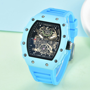 ���QRMʯӢ���ֱ�����՚v�Ͻ�ҹ���ˮ��H��Ͱ�����