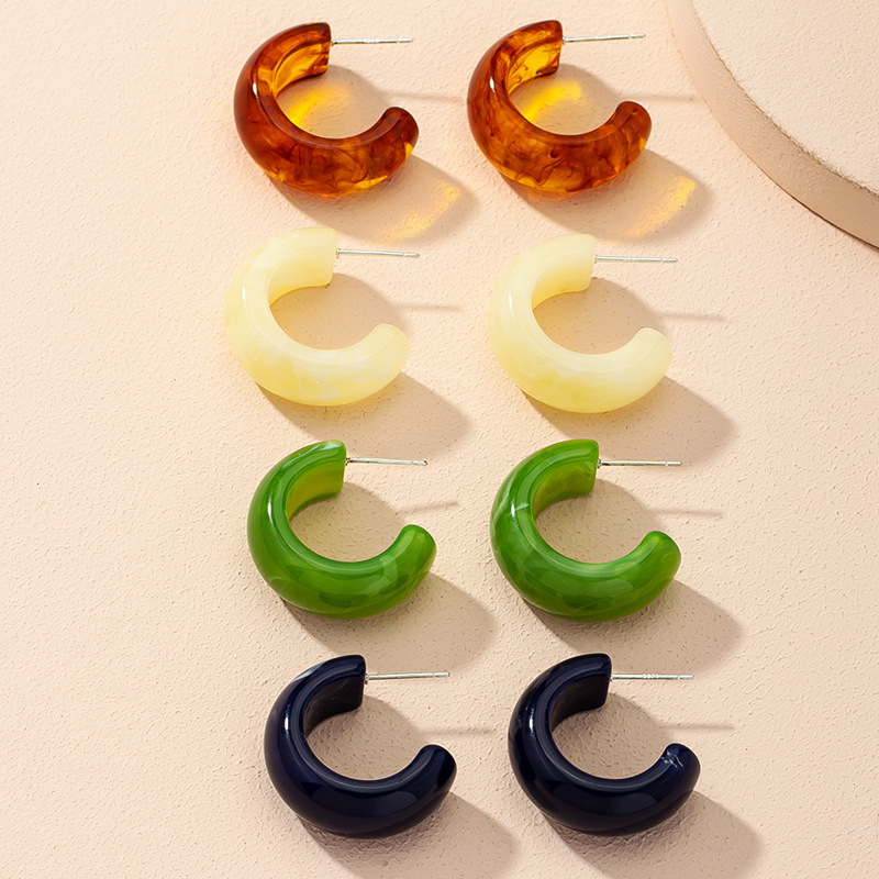 Boucles D&#39;oreilles En Forme De C Acrylique De Couleur Unie Rétro En Gros Nihaojewelry display picture 9