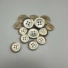 厂家直销树脂纽扣大衣扣子四眼扣衬衣扣圆扣服装辅料纽扣批发优惠