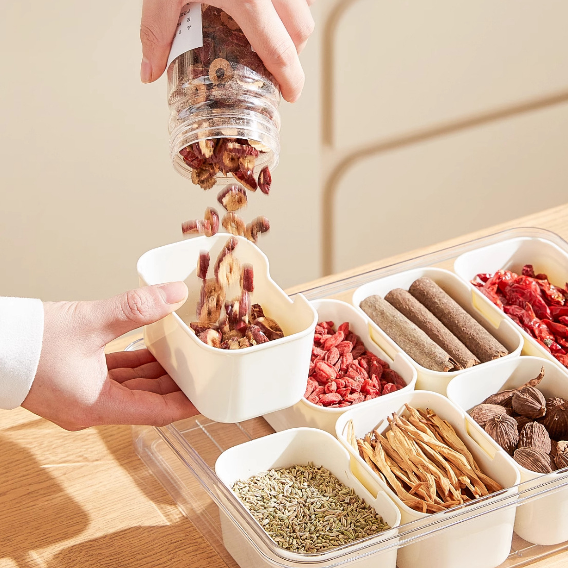 Kitchen storage box for spices