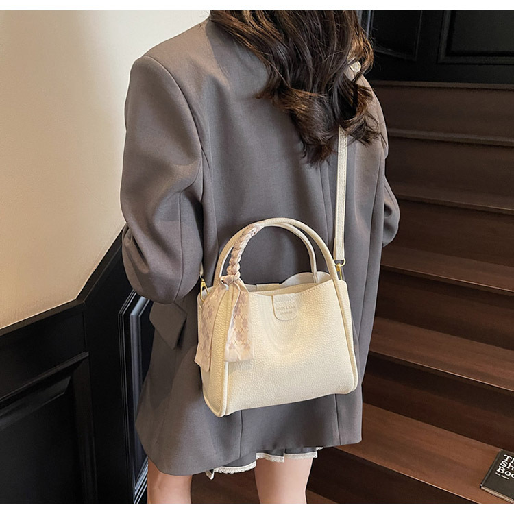 This year, the popular hand-held bucket bag for women in 2025 is a new, fashionable and simple single-shoulder small handbag that is versatile for commuting undefined