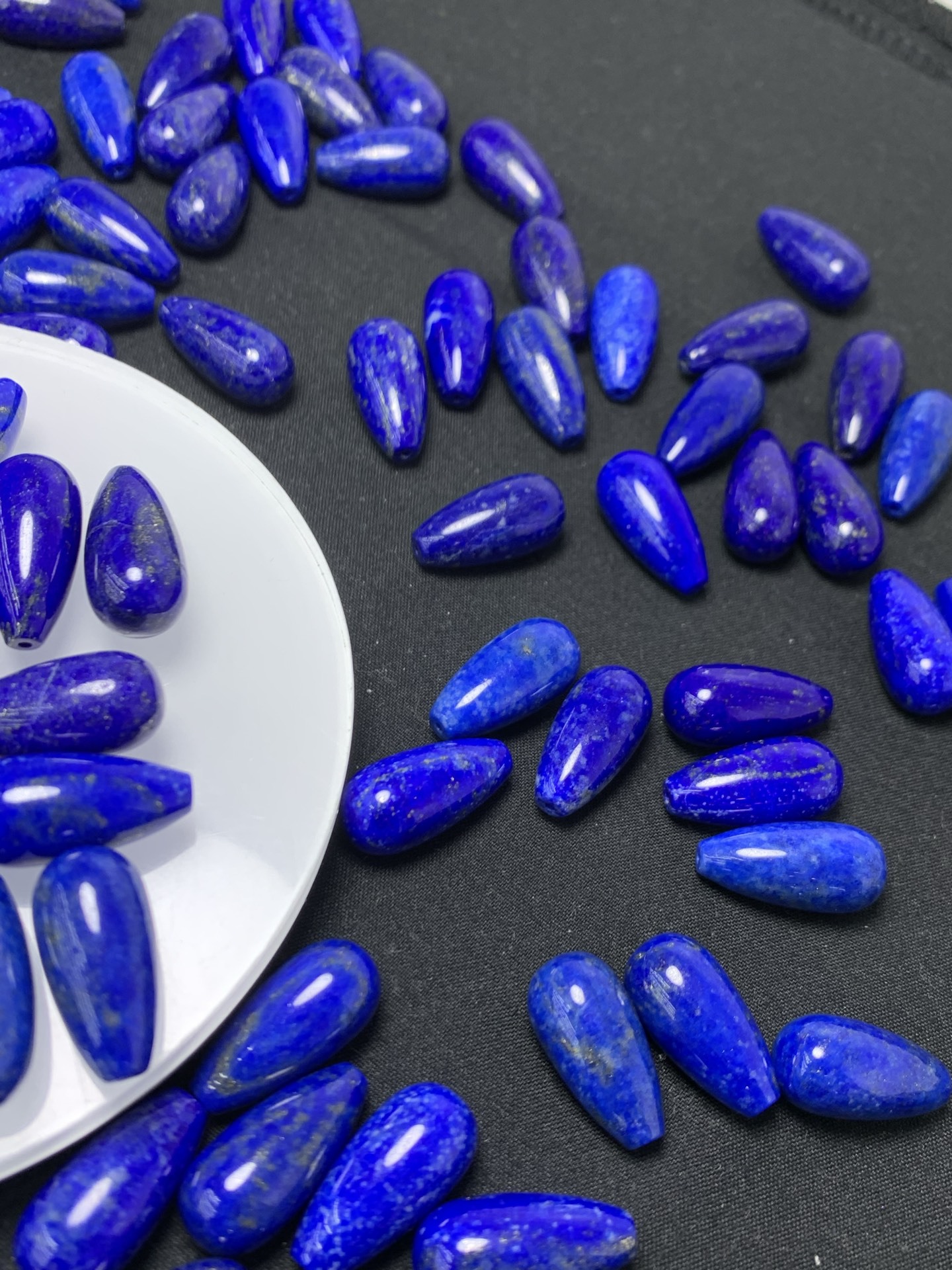Natural lapis lazuli water drop-shaped beads, half-drilled, with a hole through the center, for DIY bracelets, pendants, and bead stringing projects