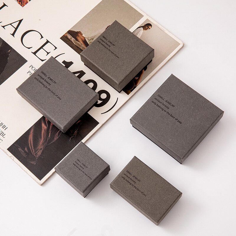 Spot Caja de joyería gris-negra Caja de joyería Caja de anillo Pendientes Pulsera de lujo ligera Caja de collar Caja de embalaje de joyería