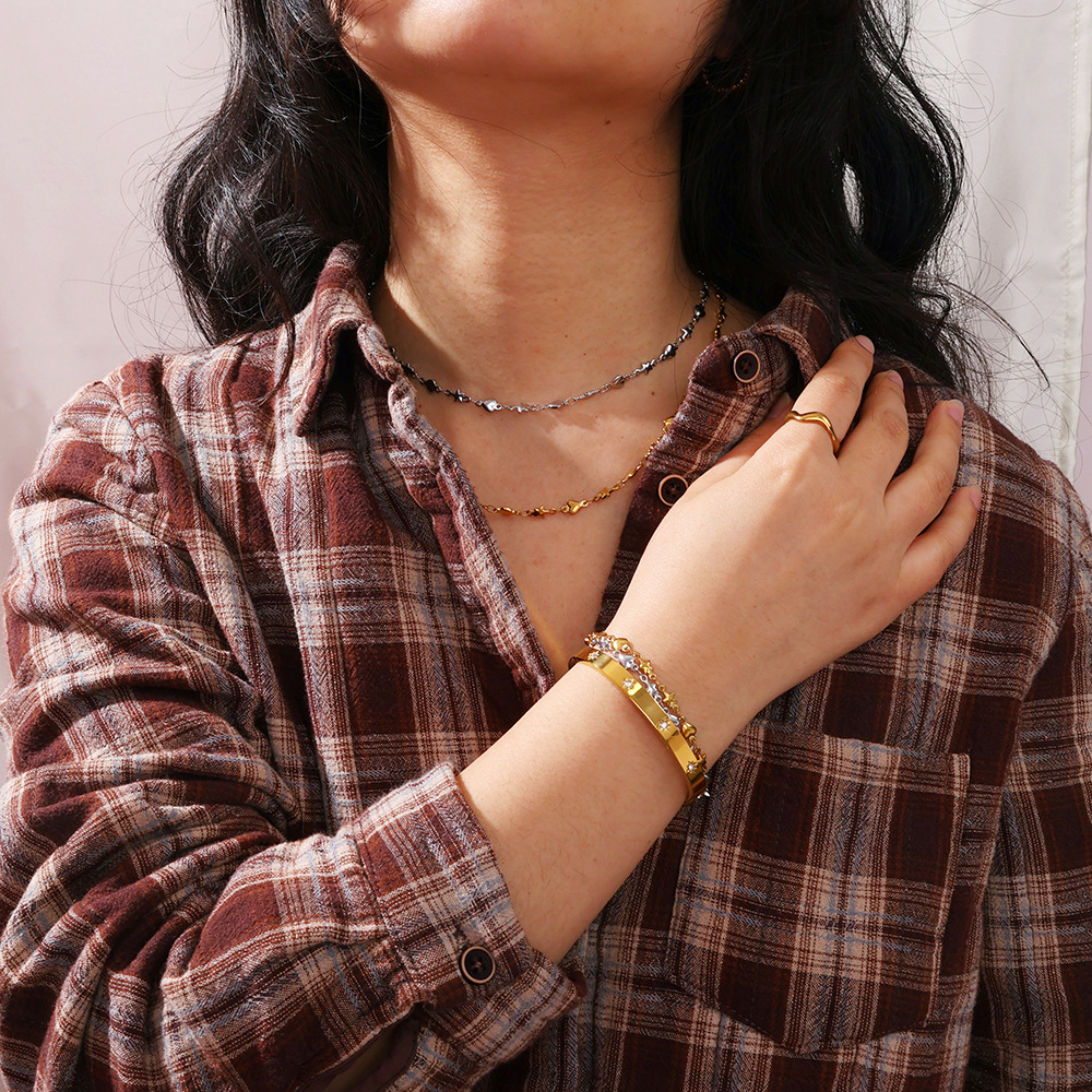 Acero de titanio de lujo ligero francés 18K oro real galvanoplastia amor estrella de cinco puntas collar transfronterizo pulsera INS juego de joyería al por mayor