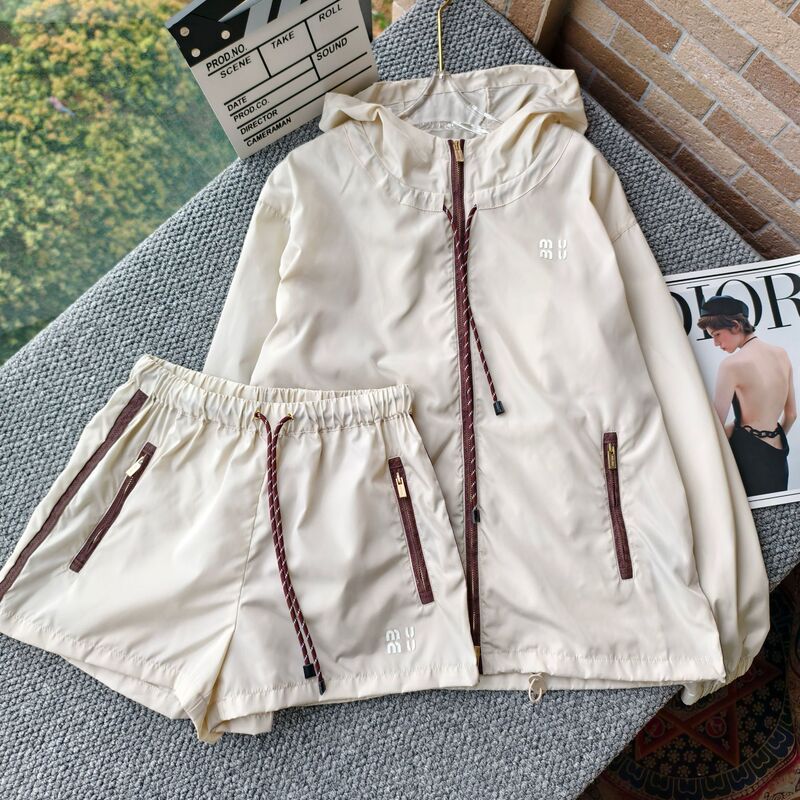 Nanyou High-End Mm26 Early Spring New Long-Sleeve Drawstring Hooded Versatile Zipper Sunscreen Windbreaker Shorts Set Nanyou High-End Mm26 Early Spring New Long-Sleeve Drawstring Hooded Versatile Zipper Sunscreen Windbreaker Shorts Set