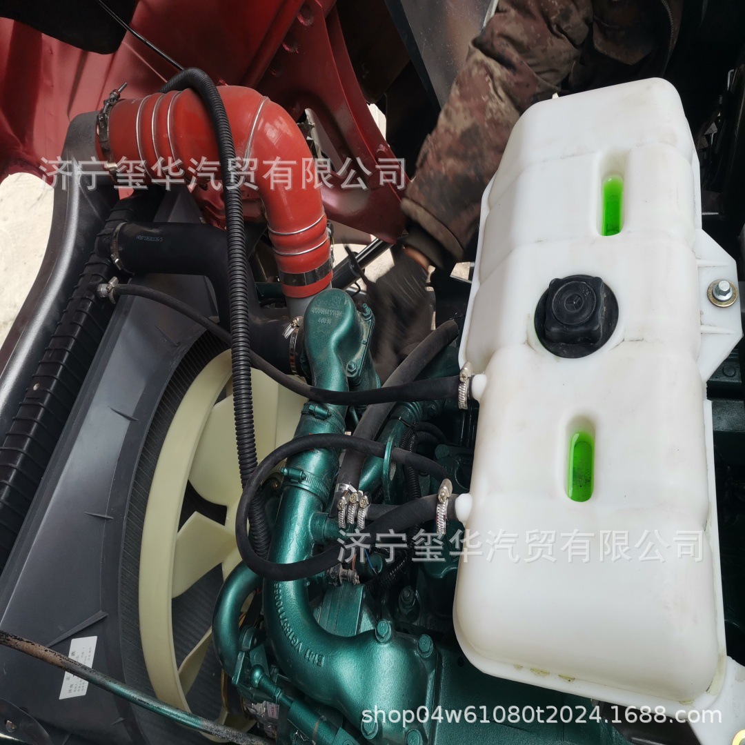 Long-Term Export of Howo Self-Loading Engineering Vehicles, 375-Horsepower Dump Trucks, and Eight-Wheel Dump Trucks for Transporting Soil and Gravel