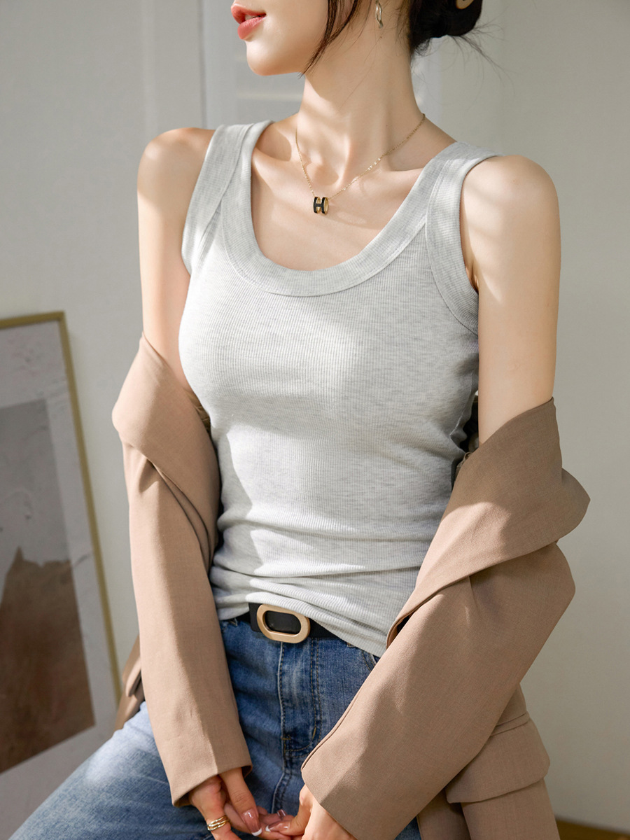 Camisola acanalada antiexposición de verano 2026 para mujer, ropa interior de moda directamente de fábrica.