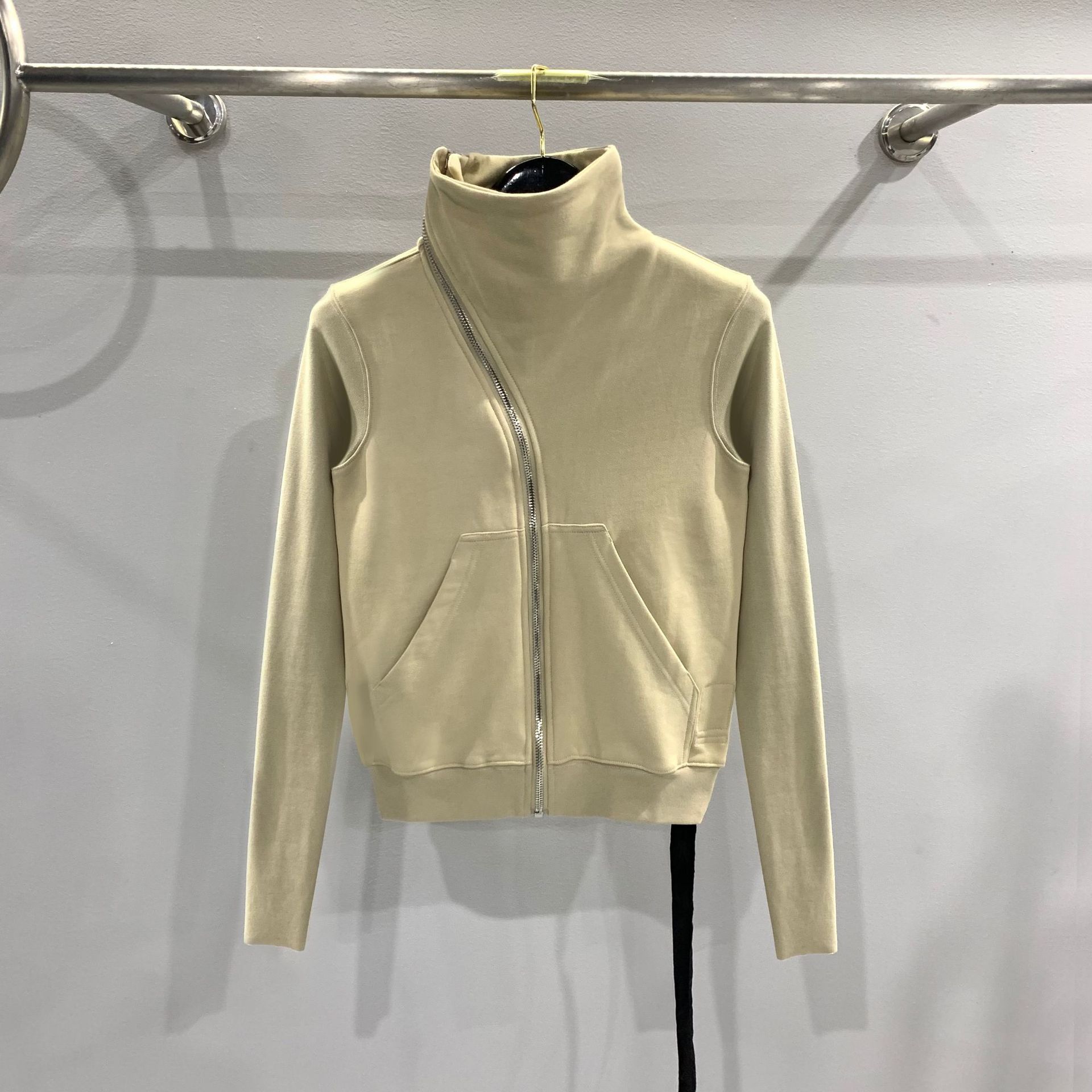 SUBHUMAN Chaqueta de sudadera cepillada de algodón con cuello alto y cremallera diagonal con cinta de línea secundaria de estilo oscuro para mujer