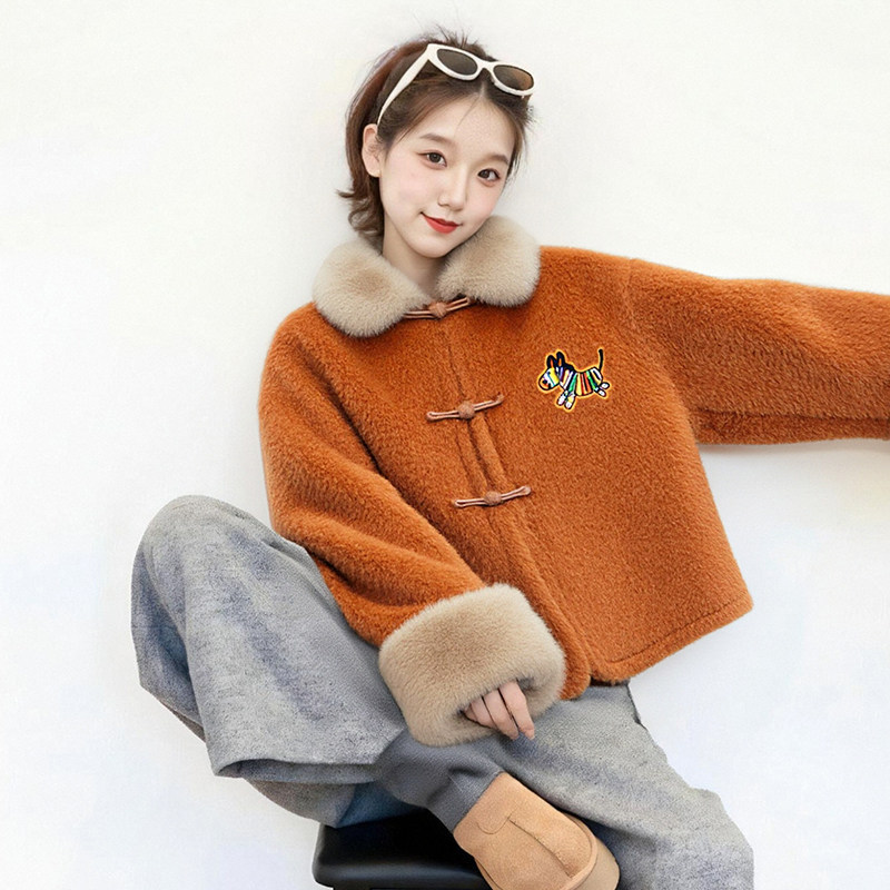 Orange Lapel Faux Fox Fur Coat for Women, Winter Short Style, High-End Plush Eco-Friendly Faux Fur Coat