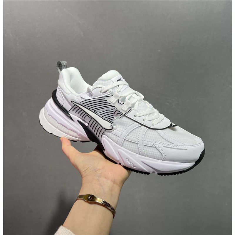 V2KRun-흰색과 검정색