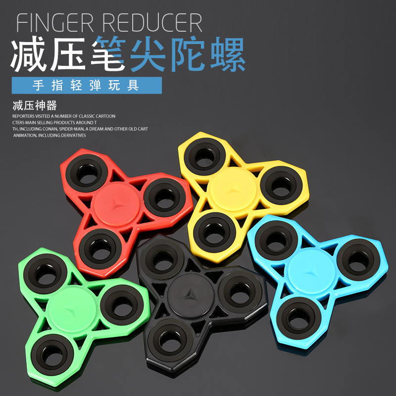 Rotating spinning top for finger