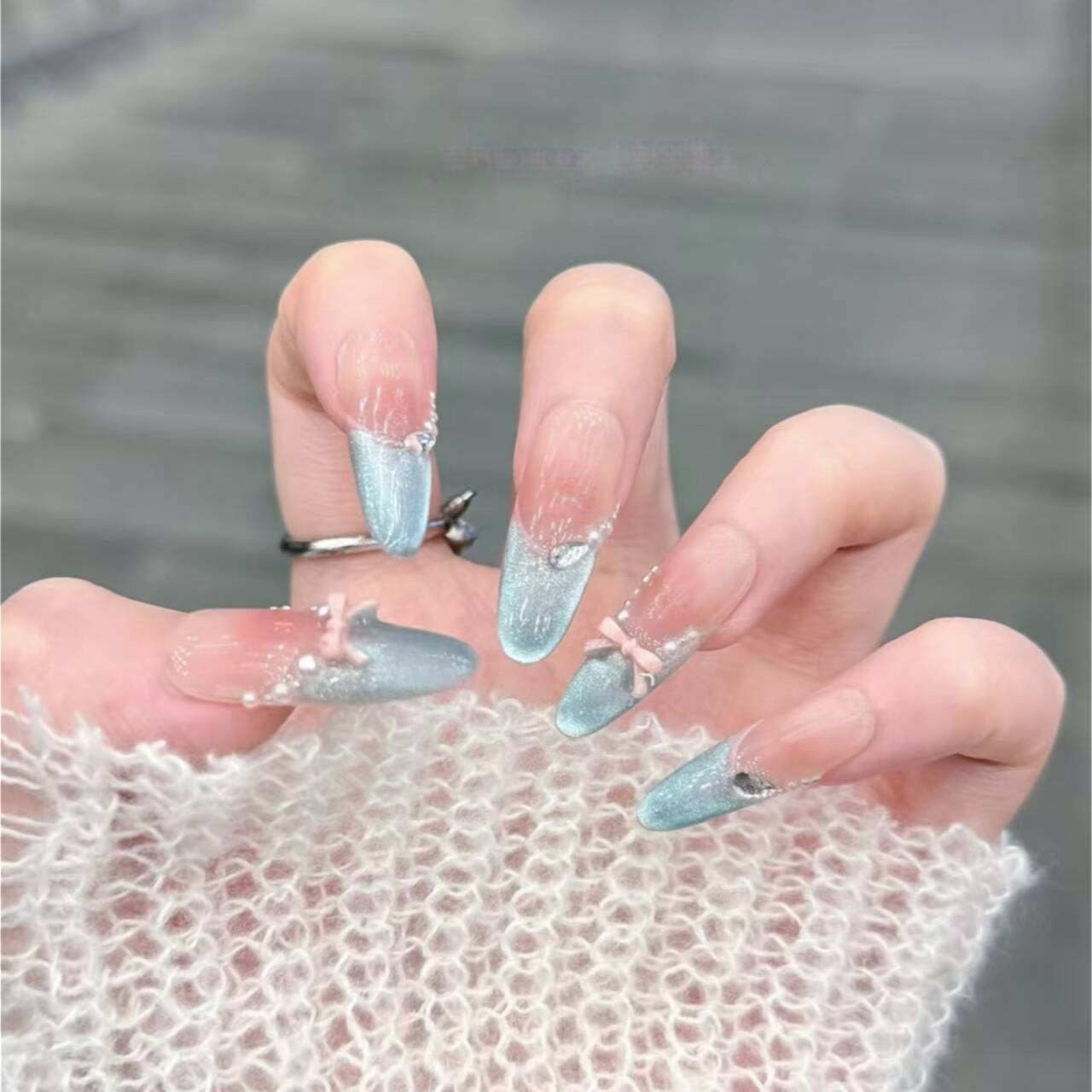 Ojos de gato azules franceses elípticos desgaste parche de uñas pequeño libro rojo explosión parche de uñas falsas blanqueamiento de uñas