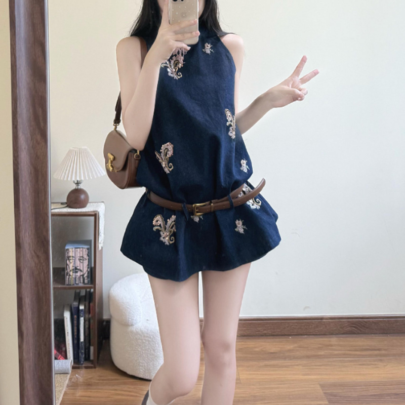 Holiday Madrid Spring New Chinese Style Embroidered Cotton Denim Sleeveless Top Vest Short Skirt Set 2026 Holiday Madrid Spring New Chinese Style Embroidered Cotton Denim Sleeveless Top Vest Short Skirt Set 2026