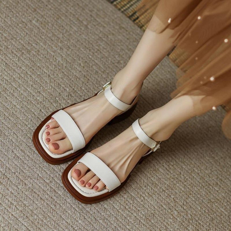 Gran tamaño de comercio exterior retro sandálias marrones francesas de tacón bajo zapatos romanos de dedos abiertos simple y cómodo zapatos planos de mujer