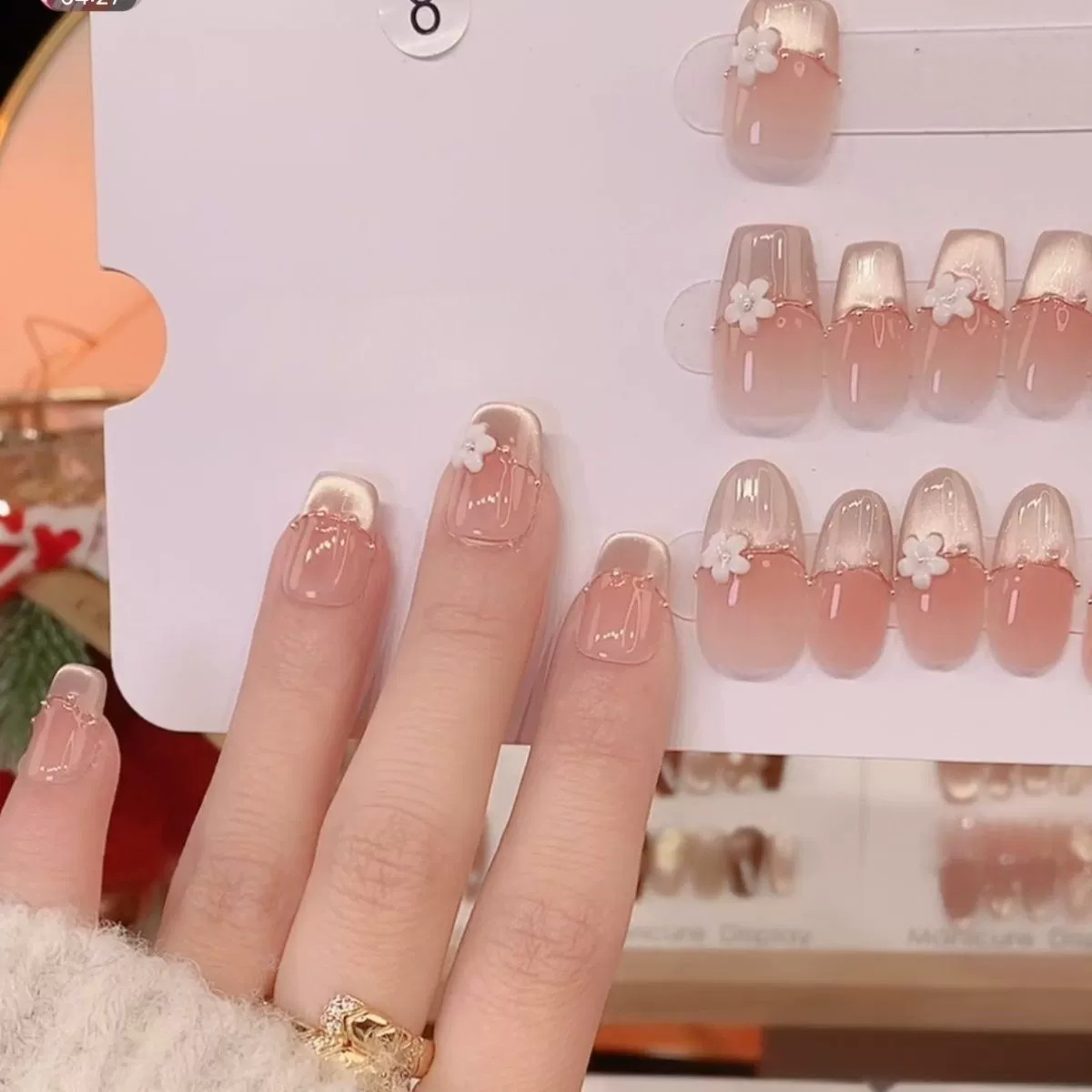 [Qilixiang] A principios de la primavera, nuevo estilo, fresco y dulce, perla francesa, flor tridimensional, color nude, armadura de vestir hecha a mano