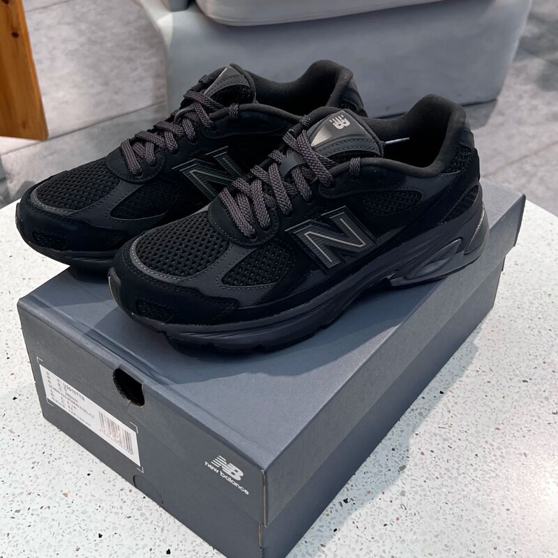 Original Nb2010 Mesh Breathable Cushioning Running Shoes for Men and Women, Retro Versatile Dad Shoes, Casual Commuting Sneakers