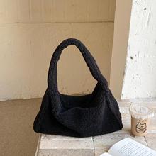 秋冬手提毛毛包黑色百搭腋下通勤包韩国小众设计毛绒时尚单肩包女